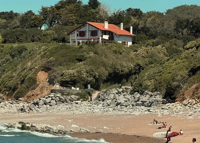 Апартаменты Cote Des Basques *